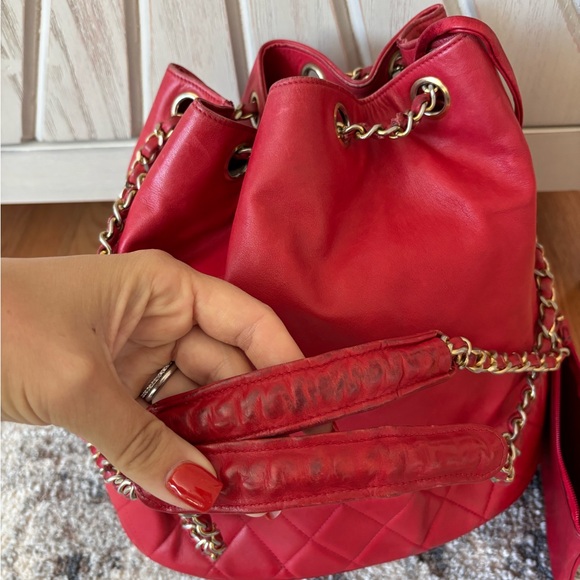Authentic CHANEL red lambskin bucket with pouch - Picture 11 of 14